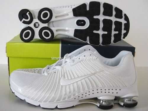 Blancs Nike Shox R4 625